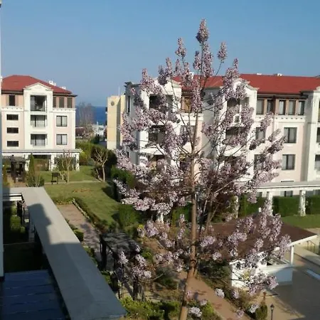 Green Life Yellow Apartament *