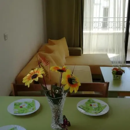 Green Life Yellow Apartament Sozopol